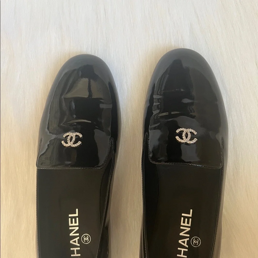 🔥CHANEL Patent Loafers